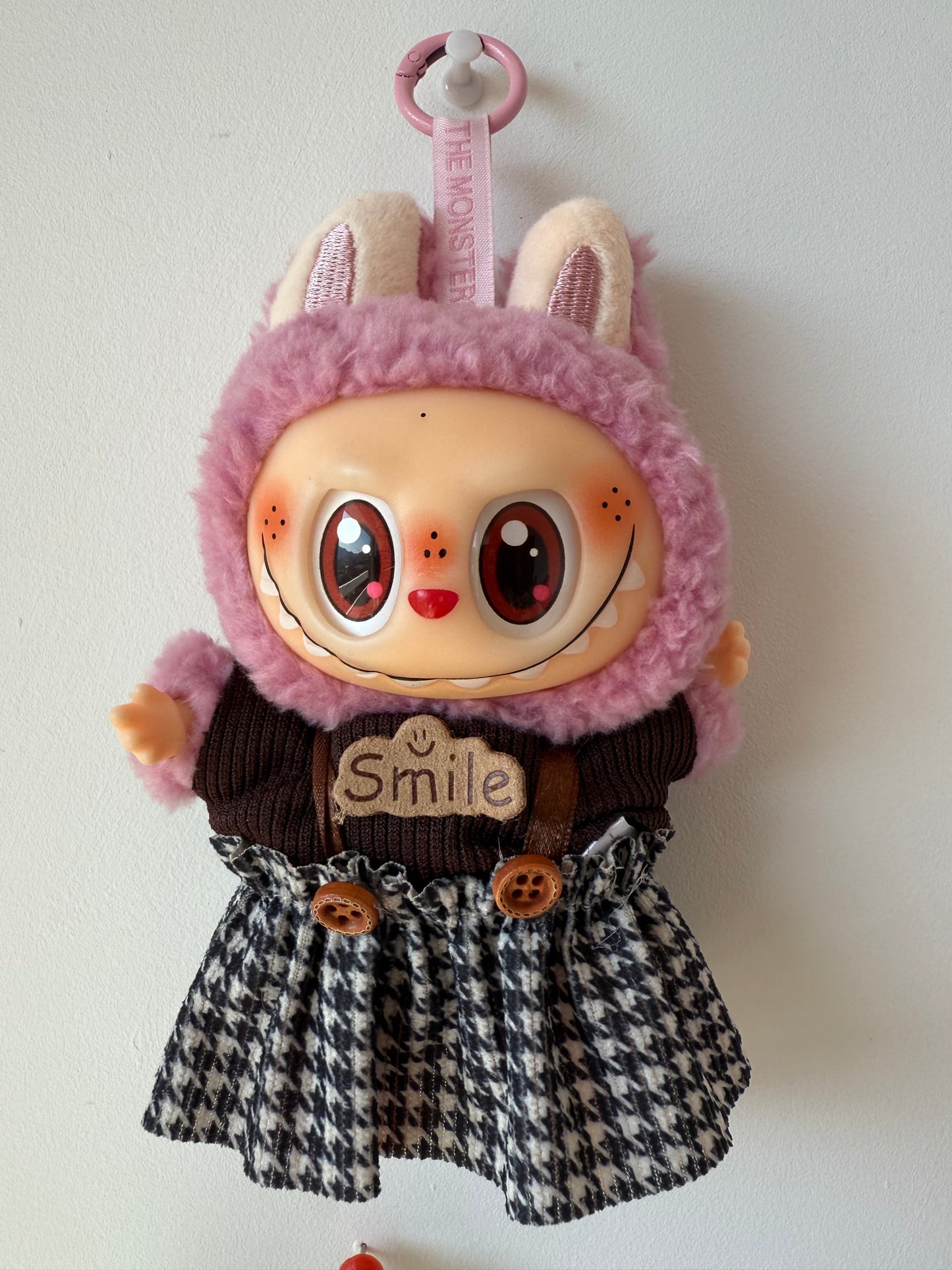 Labubu macaron habillé