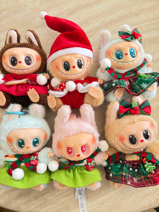 Labubu de Noël