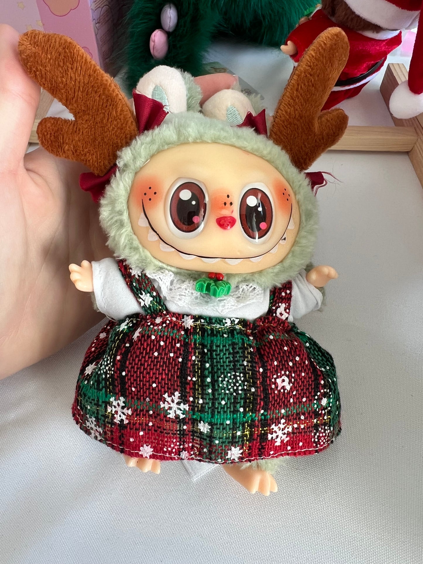 Labubu macaron Noël